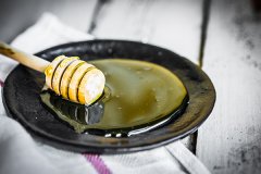 蜂蜜是碱性还是酸性，蜂蜜空腹喝还是饭后喝效果好