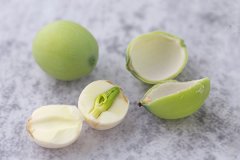 莲子是热性还是凉性，莲子芯泡水的功效