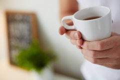 哺乳期可以喝茶吗，哺乳期可以喝菊花茶吗
