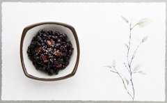醋泡黑豆真的可以白发变黑吗，黑豆怎么吃治白发变黑发