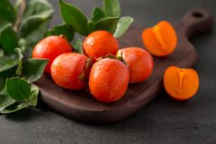 感冒咳嗽能吃柿子吗，柿子能止咳化痰吗?