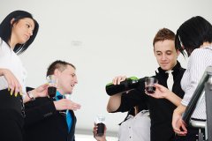 红酒可以加可乐喝吗，可乐不能和什么一起吃