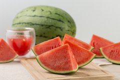 感冒可以吃西瓜吗，西瓜生痰还是化痰