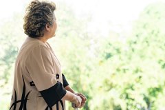 老人感染了新冠怎么办，老年人感染新冠后有什么症状